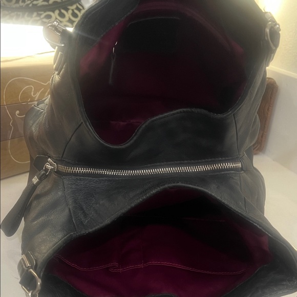 Coach Black and Cream Signature Shoulder Hobo - Picture 10 of 14